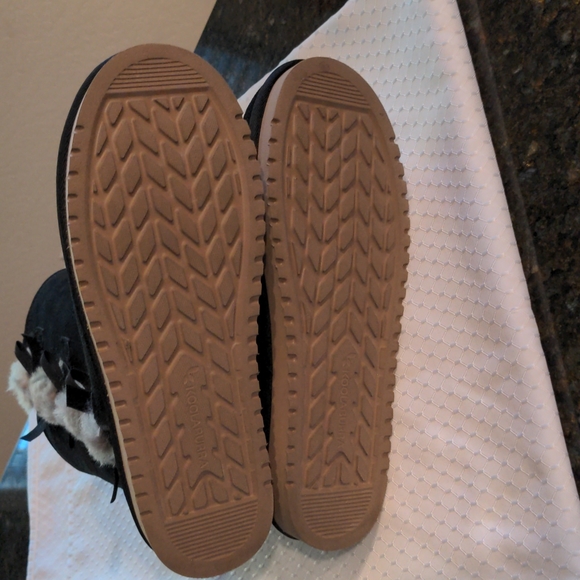 UGGs - Picture 5 of 6